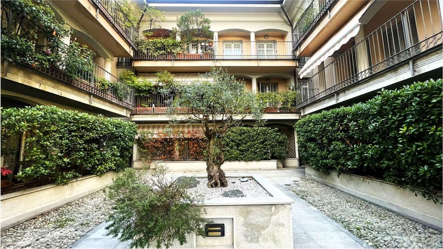 2 Schlafzimmer Penthouse in Meda, Italy, Nr. 361148