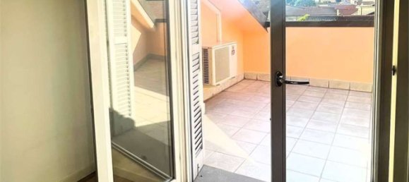 2 Schlafzimmer Penthouse in Meda, Italy, Nr. 361148 3