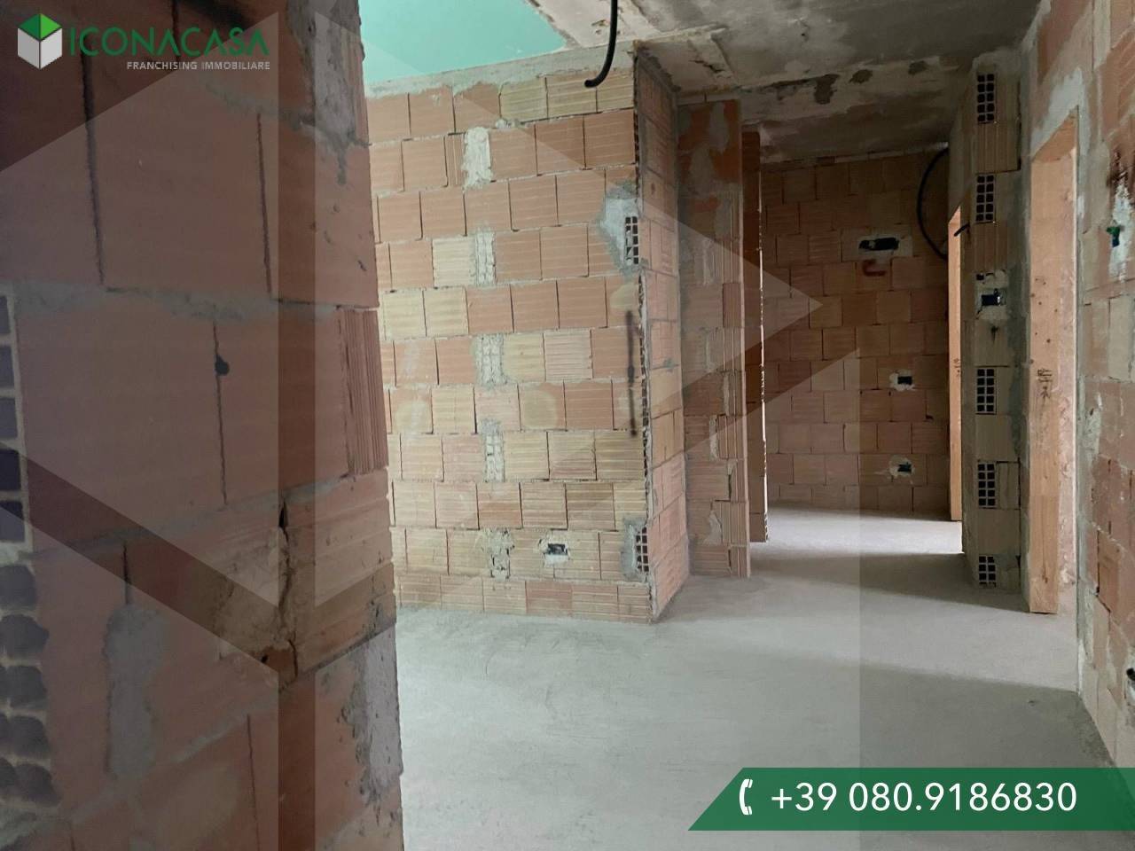 Квартира с 4 комнатами в Бари, Италия № 29152