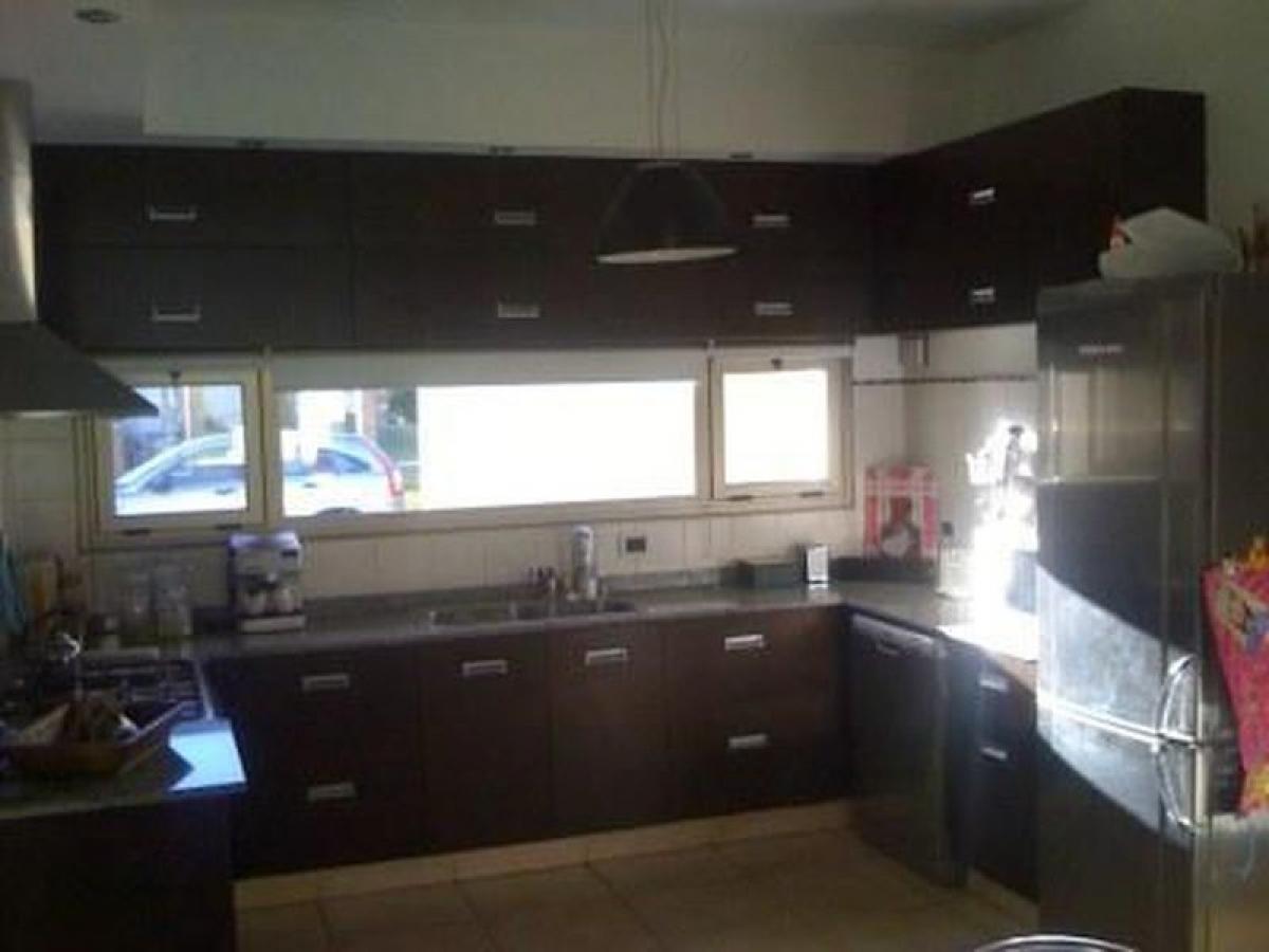 3 bedrooms House in Neuquen, Argentina No. 61835