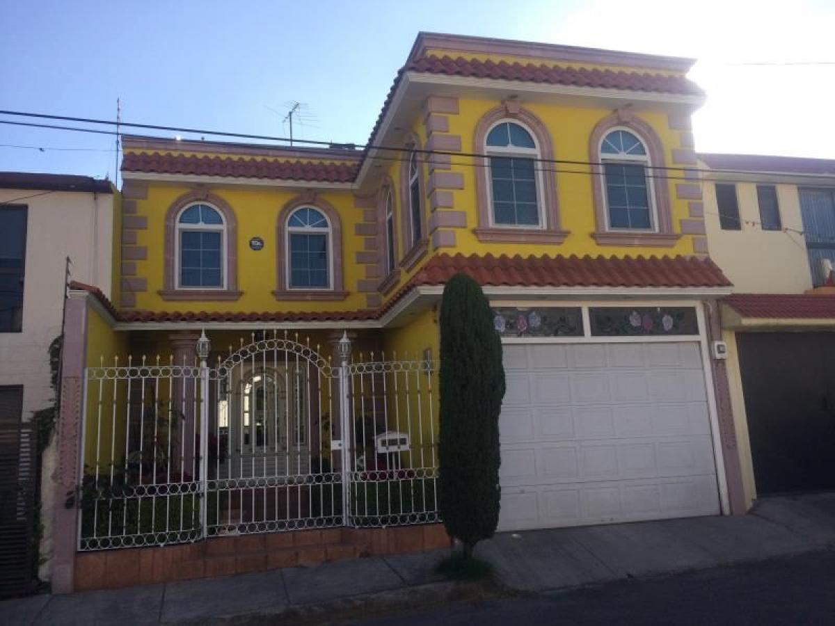 4 bedrooms House in Naucalpan de Juarez, Mexico No. 221101
