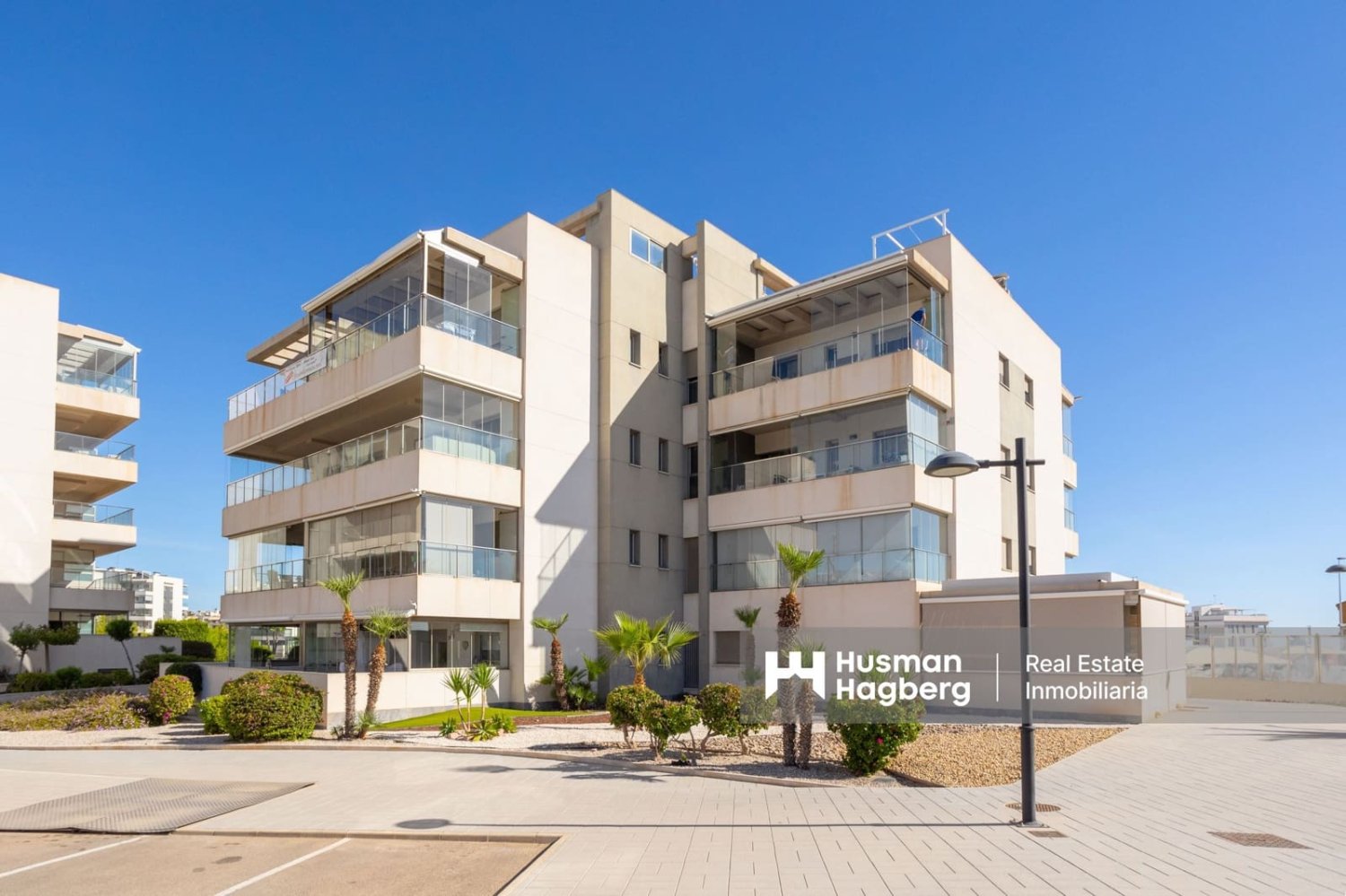 4 bedrooms Apartment in Alicante, Spain No. 209041