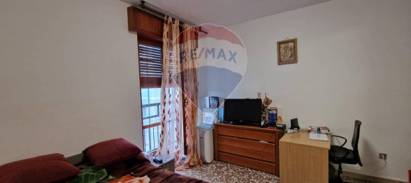 2-salle Appartement à Paullo, Italy No. 111869 8