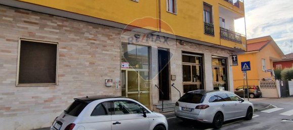 2-salle Appartement à Paullo, Italy No. 111869 3