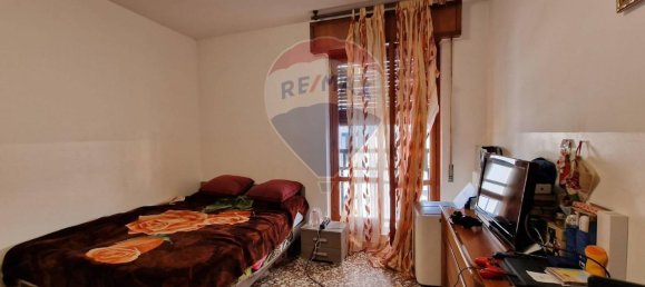 2-salle Appartement à Paullo, Italy No. 111869 11