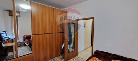 2-salle Appartement à Paullo, Italy No. 111869 9