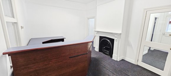 5 bedrooms House in Bathurst, Australia No. 895 5