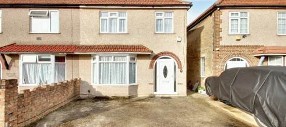 3 bedrooms House in Hayes, United Kingdom No. 5043 2