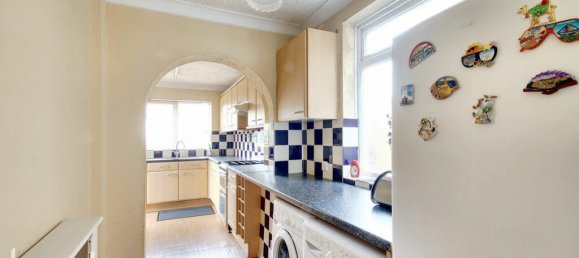 3 bedrooms House in Hayes, United Kingdom No. 5043 8