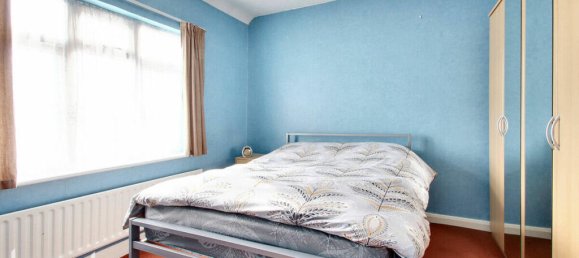 3 bedrooms House in Hayes, United Kingdom No. 5043 9