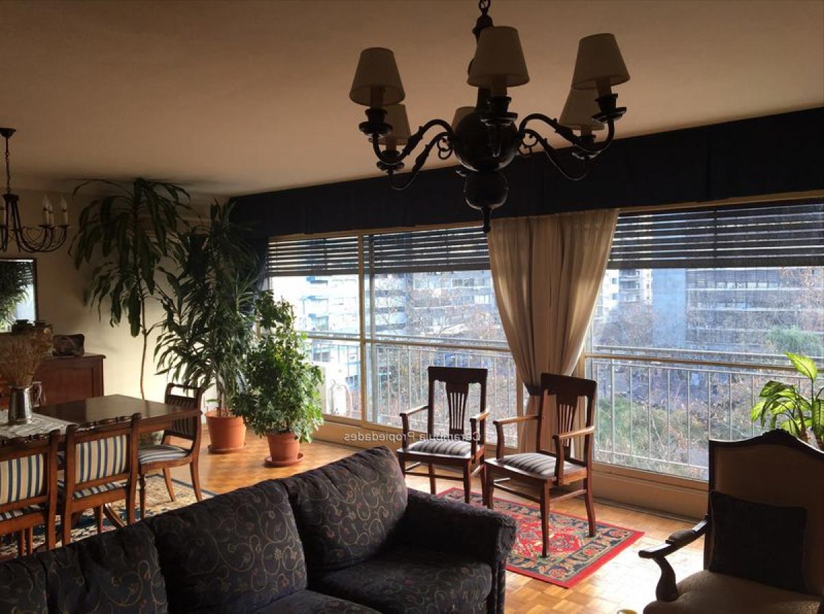 4 bedrooms Apartment in Montevideo, Uruguay No. 3461