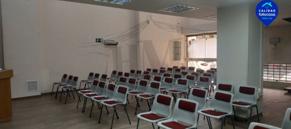 Imóvel comercial em Cuatro Caminos, Spain 211 m² N.º 171007 13