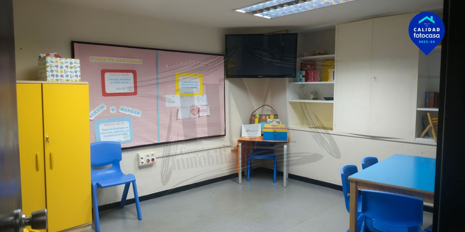 Imóvel comercial em Cuatro Caminos, Spain 211 m² N.º 171007