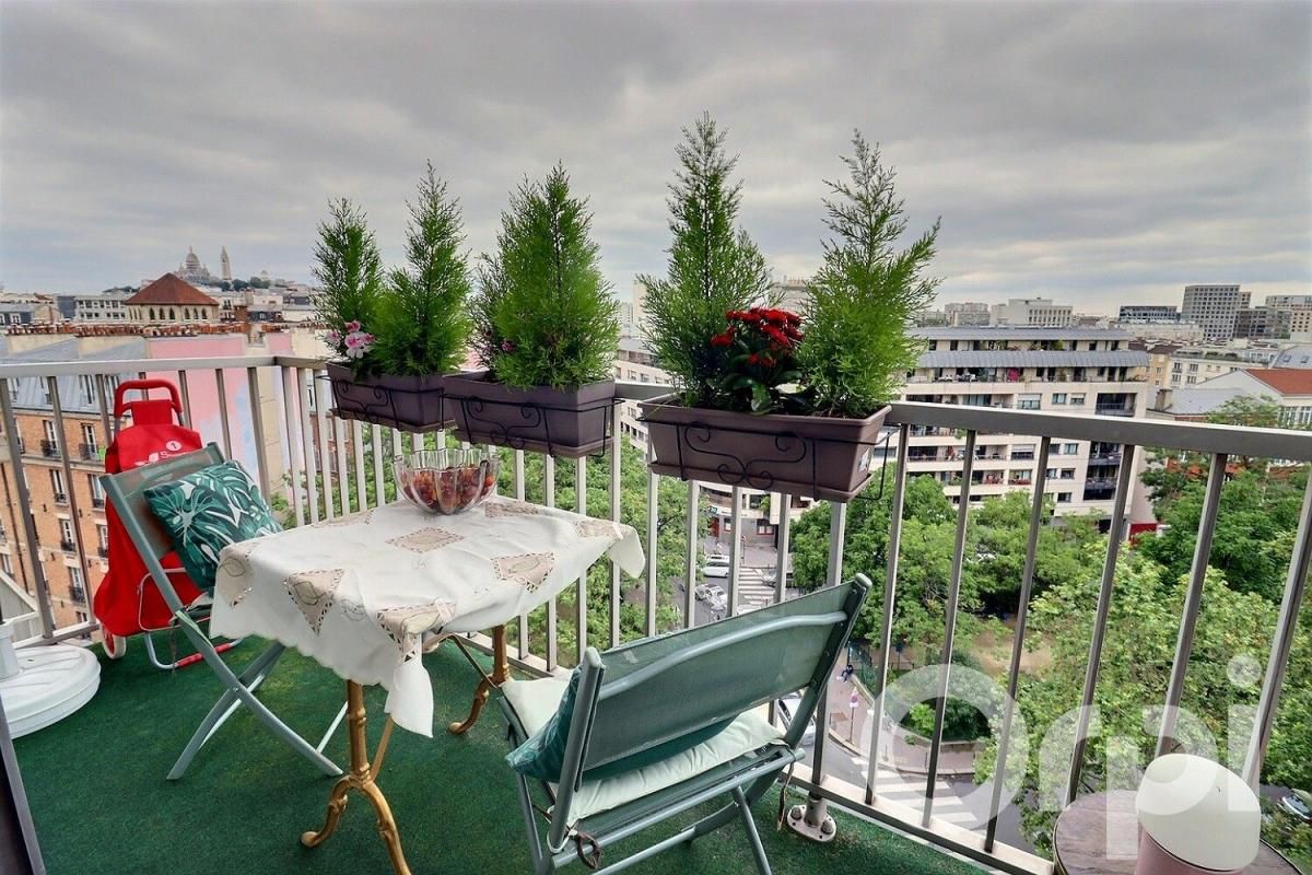 3 bedrooms Apartment in Paris, France No. 174039