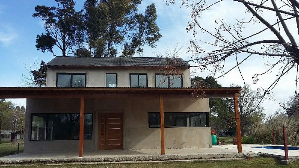 3 bedrooms House in Presidente Peron, Argentina No. 67938
