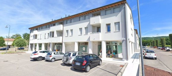4 rooms Apartment in Volpago del Montello, Italy No. 258761 3