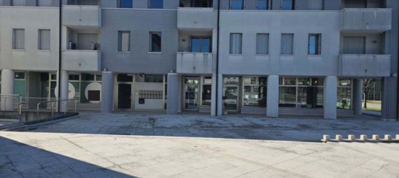 4 rooms Apartment in Volpago del Montello, Italy No. 258761 8