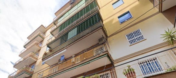 4 Schlafzimmer Wohnung in Casoria, Italy, Nr. 376487 2