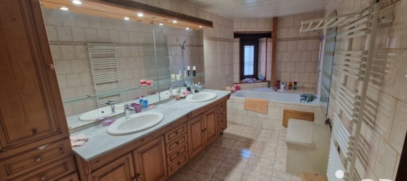 4 bedrooms House in Saint-Leger-des-Aubees, France No. 63742 11