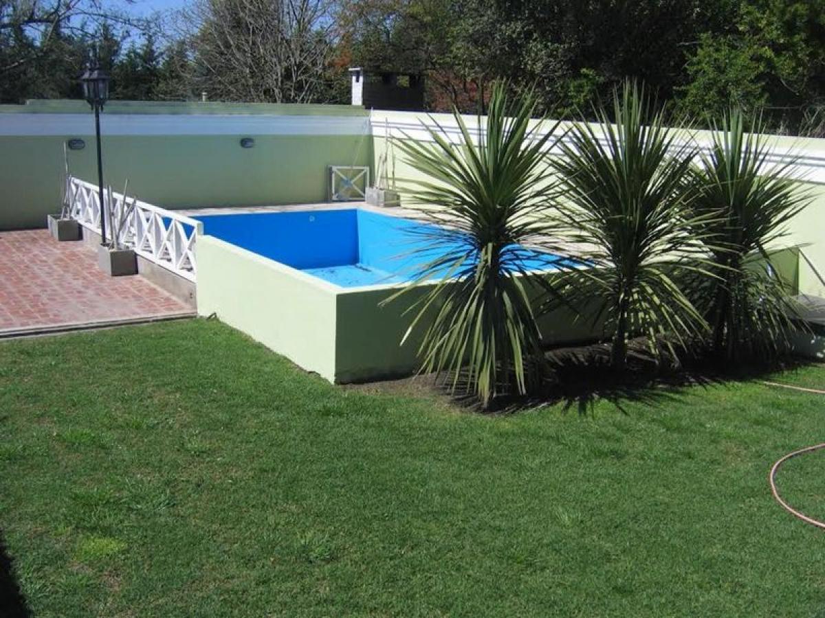 3 bedrooms House in Mar del Plata, Argentina No. 74587