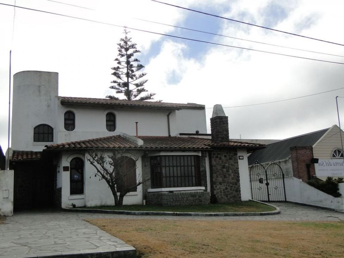 3 bedrooms House in Mar del Plata, Argentina No. 96380
