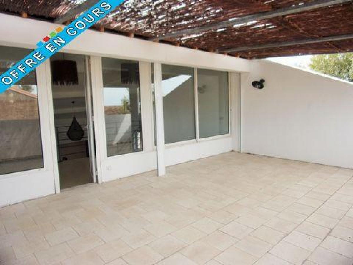 3 bedrooms Condo in Marseille, France No. 15982