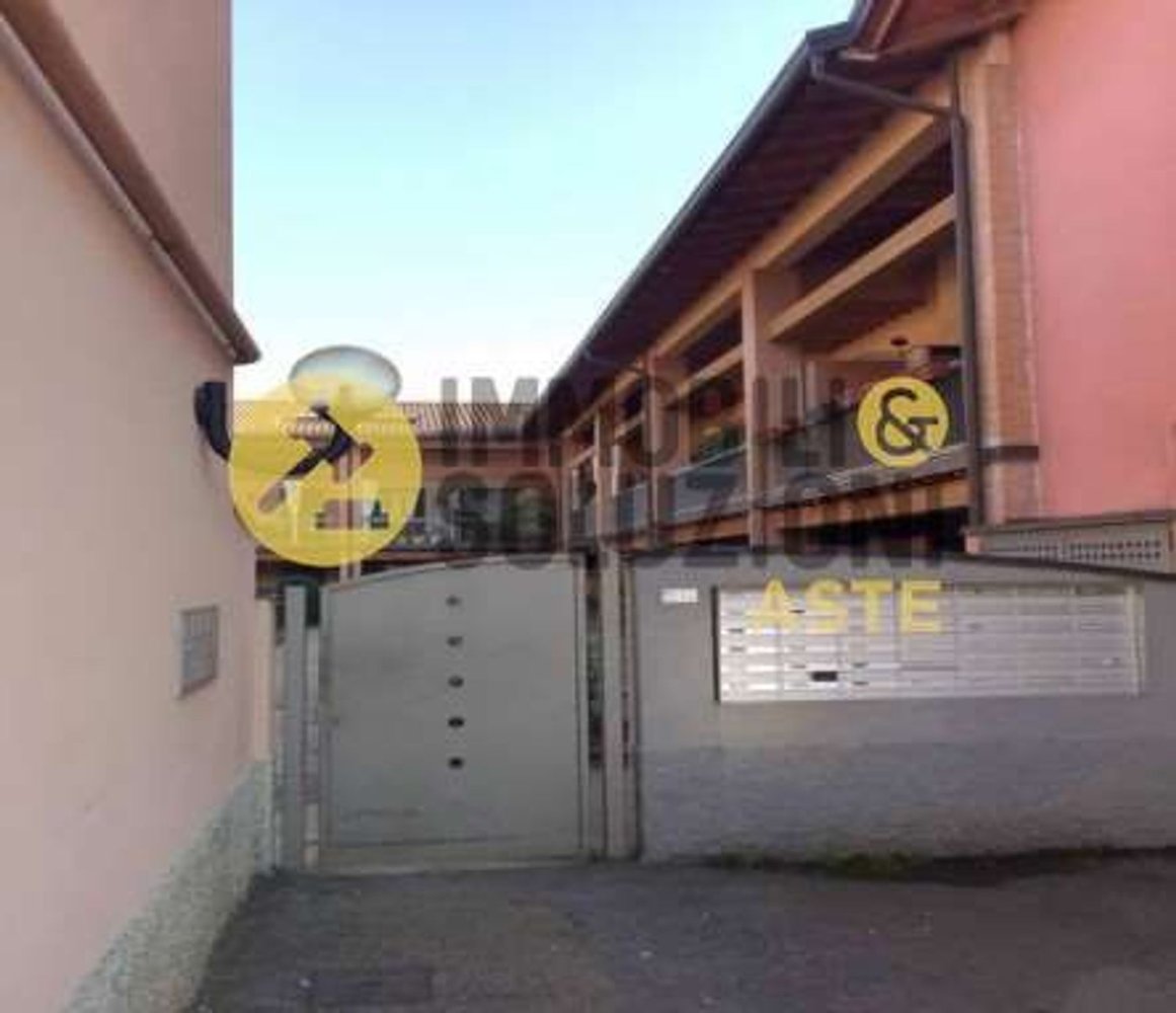 4 bedrooms Apartment in Bergamo, Italy No. 373185