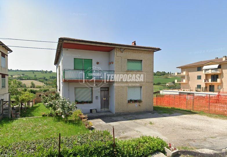 Casa de 7 habitaciónes en Fermo, Italy No. 28292