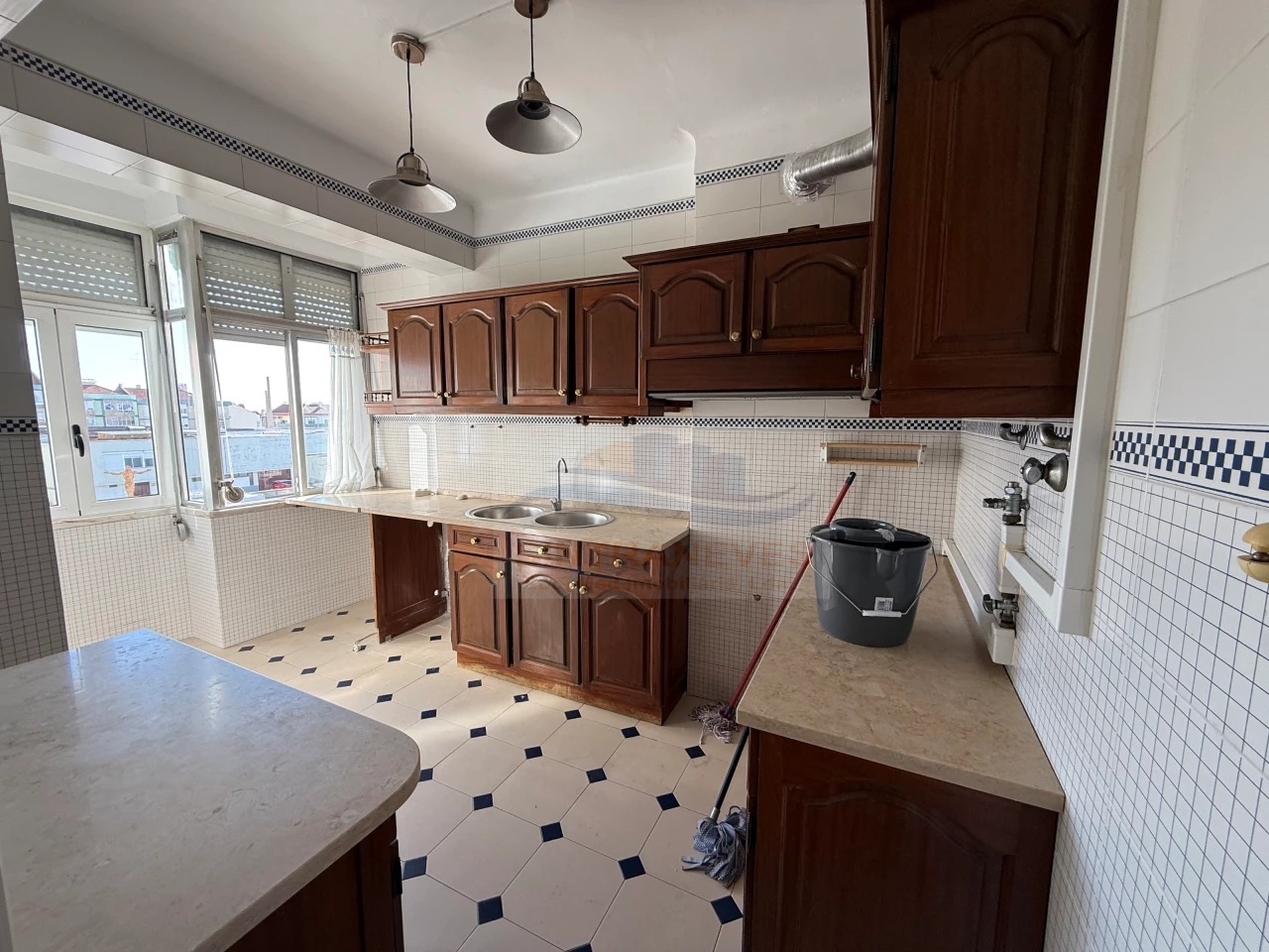 3 bedrooms Apartment in Amadora, Portugal No. 281893