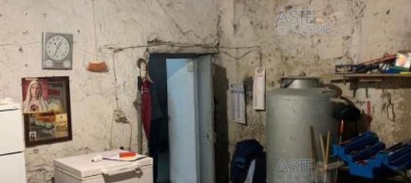 5 rooms Apartment in Sessa Aurunca, Italy No. 93371 3