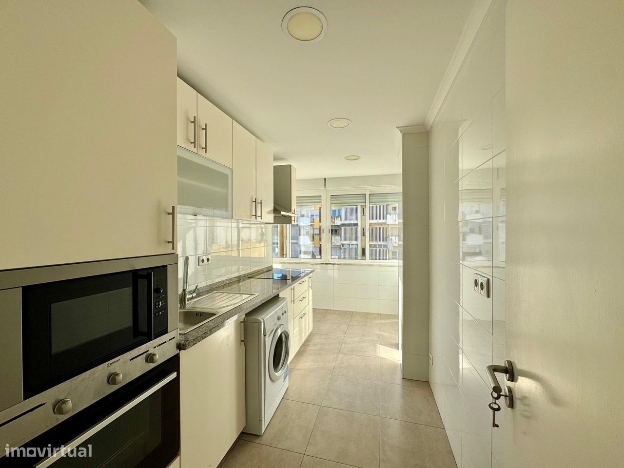 Apartamento de 2 dormitorios en Lisbon, Portugal No. 203823