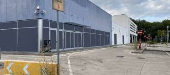 5050m² Warehouse in Spoltore, Italy No. 93463 2