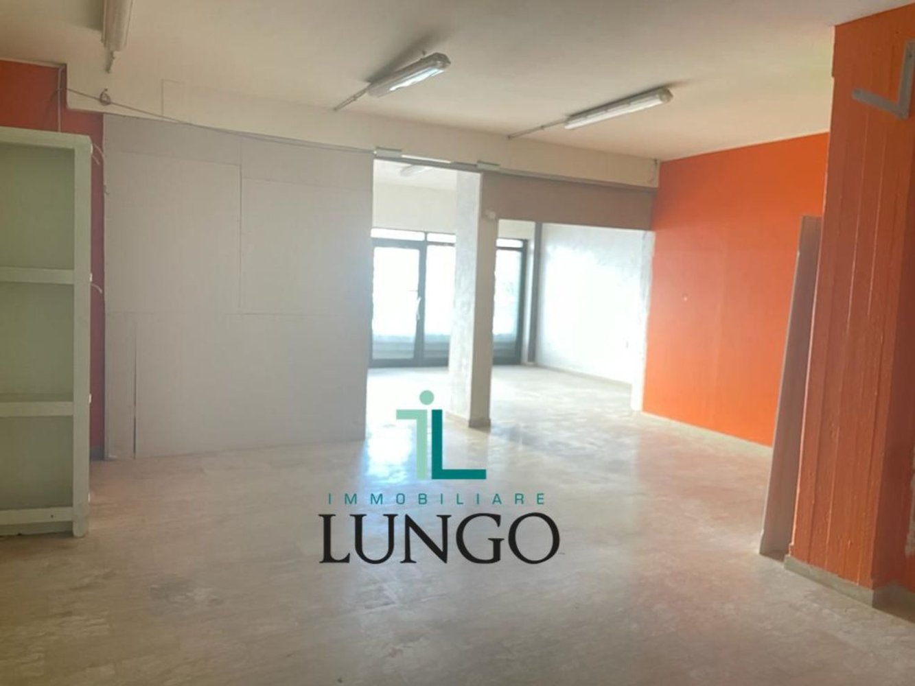 90m² Commercial property in Latina, Italy No. 204216