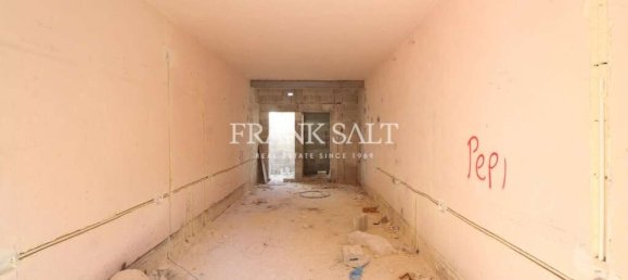 39m² Shop in Fgura, Malta No. 12674 3