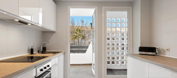 2 bedrooms Penthouse in Estepona, Spain No. 189587 13