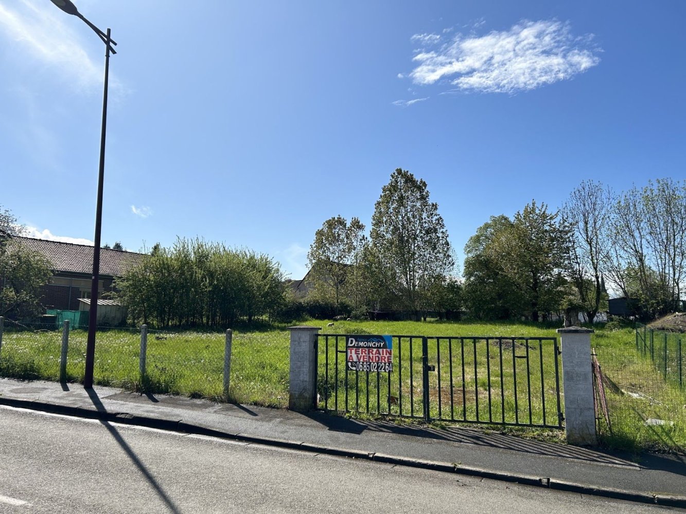 1020m² Land in Brocourt, France No. 91472