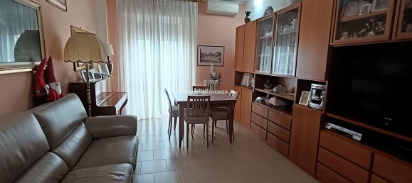 2 bedrooms Apartment in Milan, Italy No. 357787 5