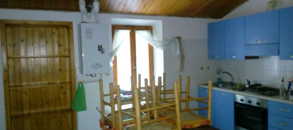 Дом с 2 комнатами в Урбино, Италия № 251098 4