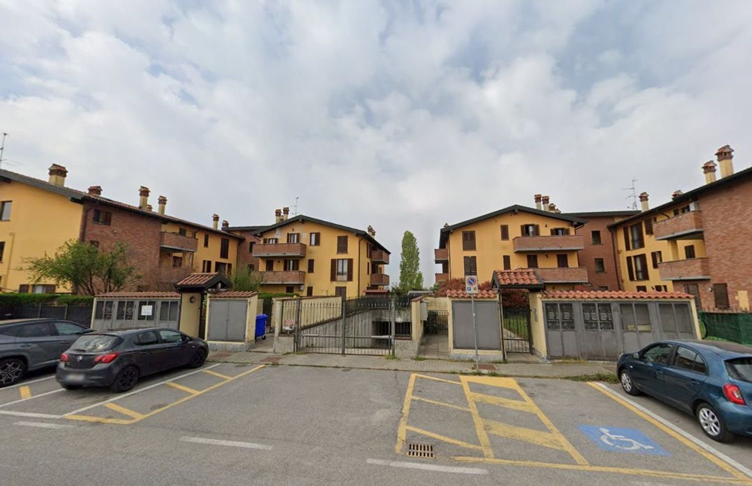 5 rooms Apartment in Certosa di Pavia, Italy No. 82460