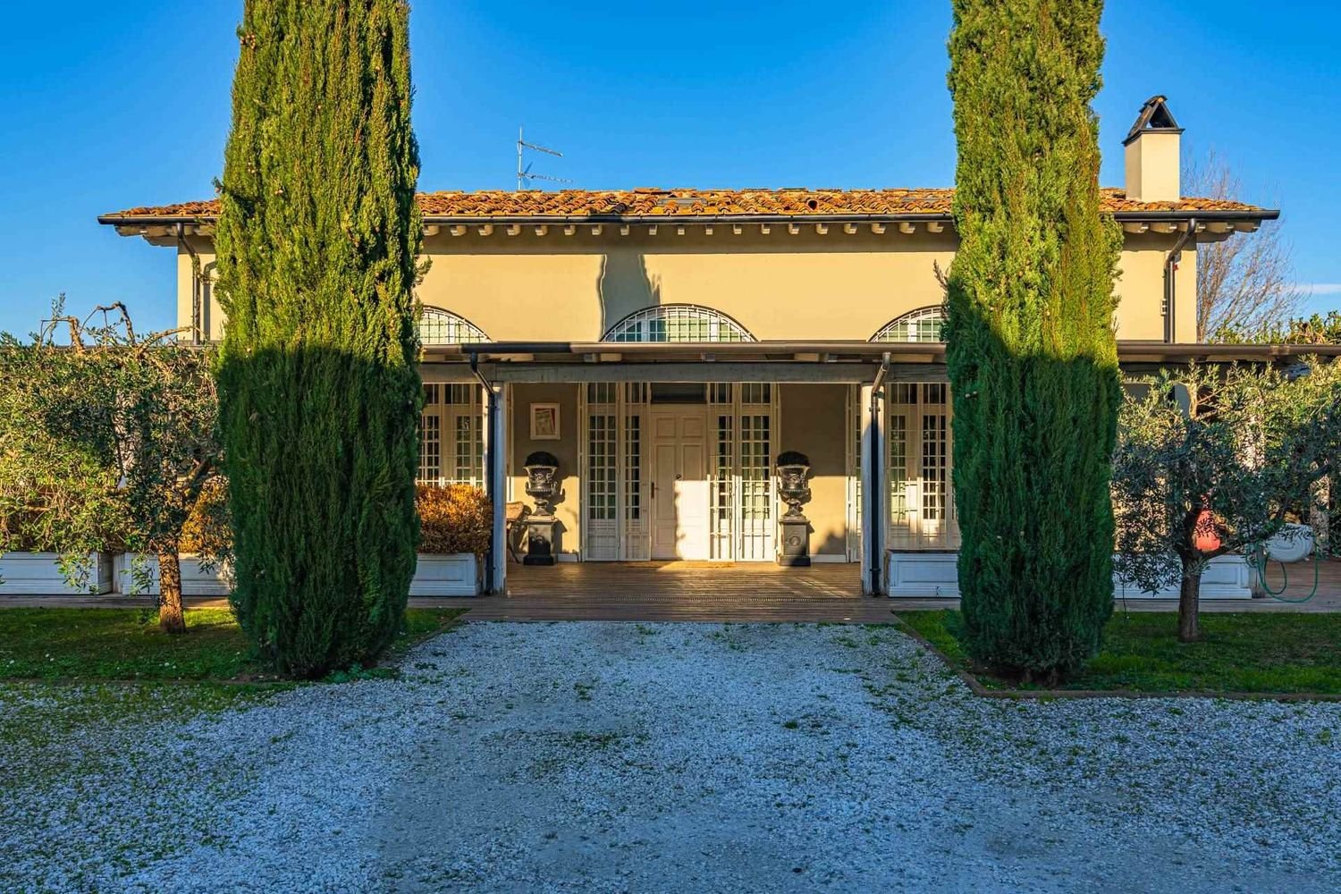 6 rooms Villa in Campi Bisenzio, Italy No. 212642