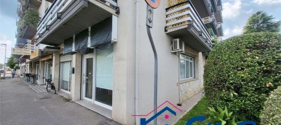 80m² Commercial property in Gorizia, Italy No. 143098 2
