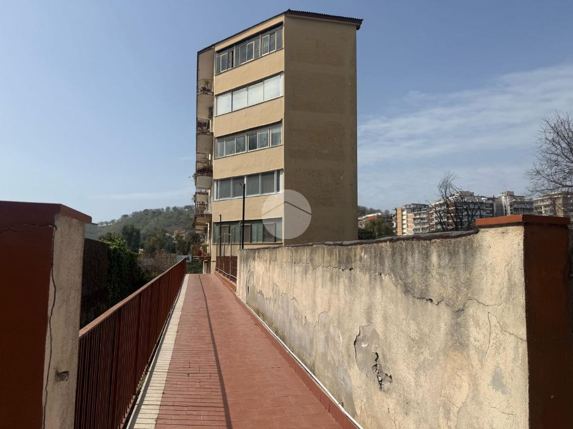 3 rooms Apartment in Naples, Italy No. 14634