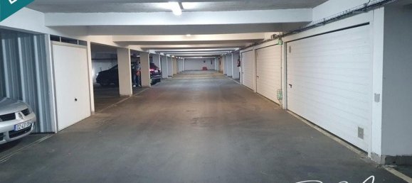  موقف سيارات في Nantes, France رقم 336848 3