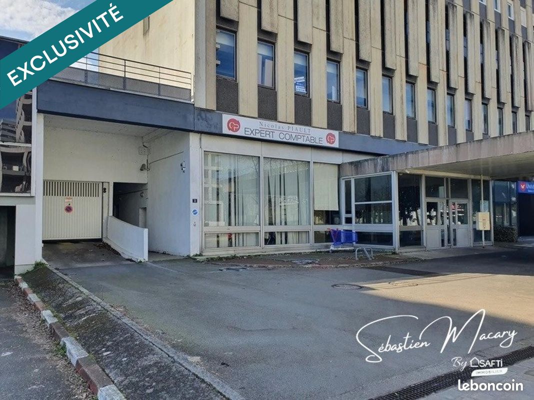  موقف سيارات في Nantes, France رقم 336848