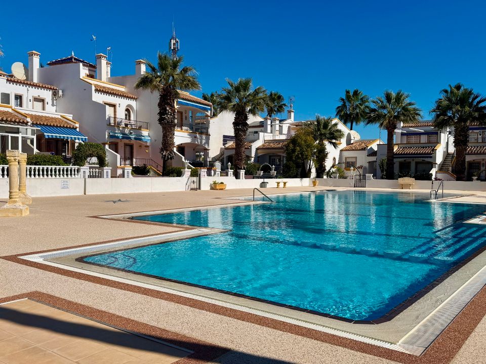 Apartamento de 2 dormitorios en Alicante, Spain No. 181779