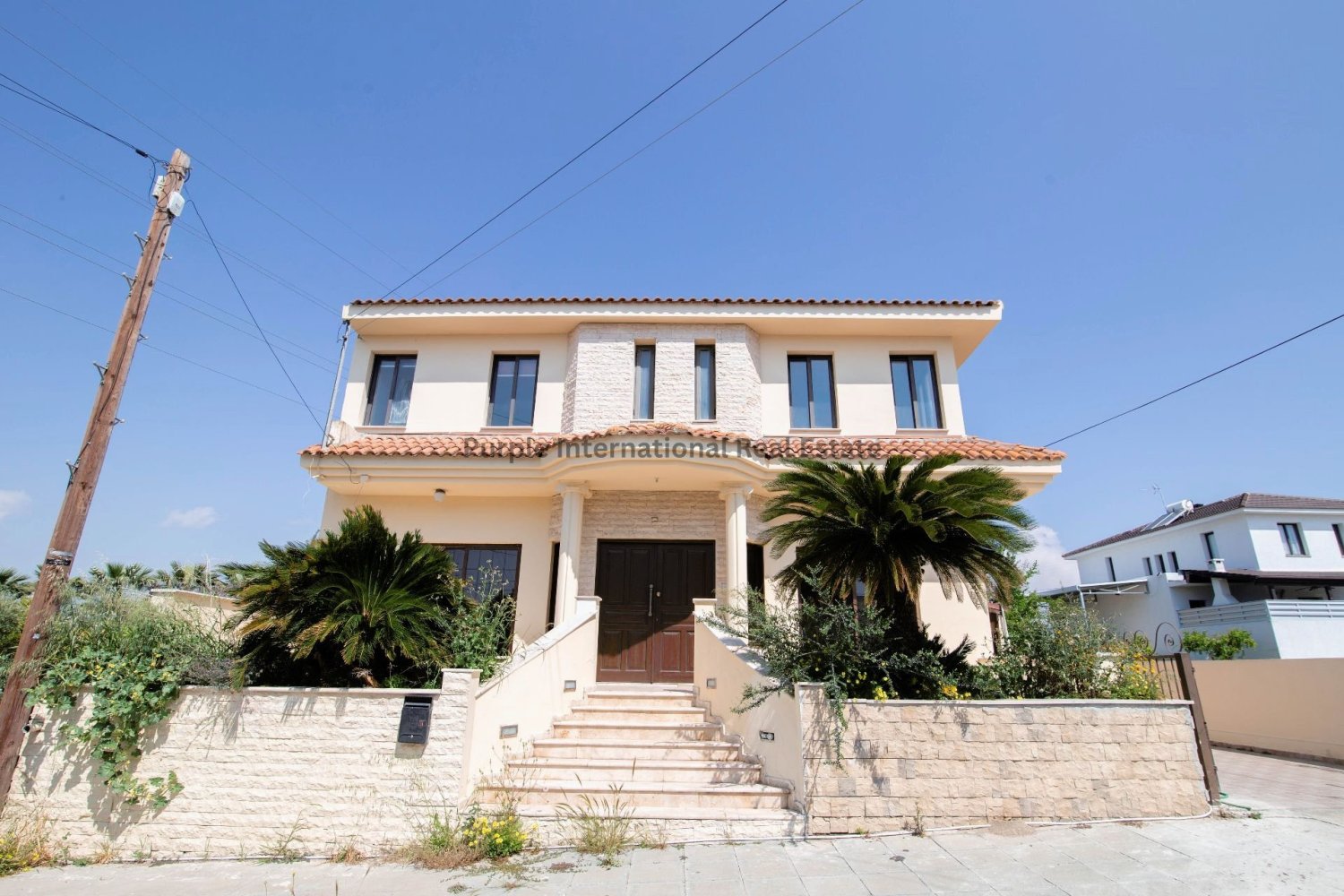 Villa de 7 dormitorios en Aradippou, Cyprus No. 4040
