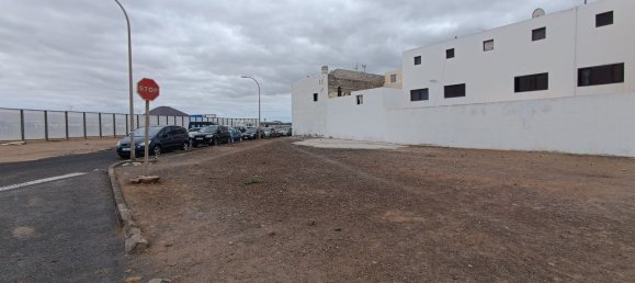 434m² Land in Arrecife, Spain No. 97511 2