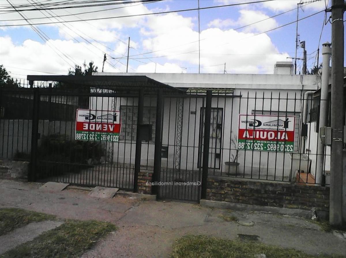 2 bedrooms House in Montevideo, Uruguay No. 11972