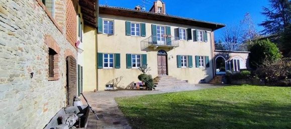 4 bedrooms House in Roddino, Italy No. 118061 8