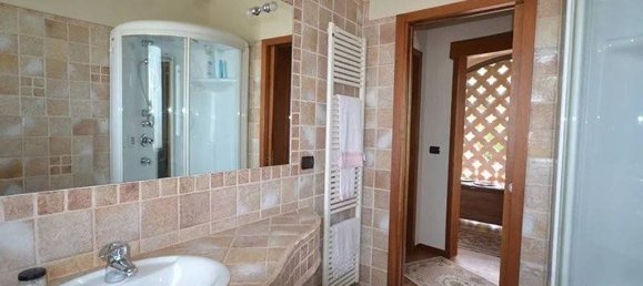 4 bedrooms House in Roddino, Italy No. 118061 15